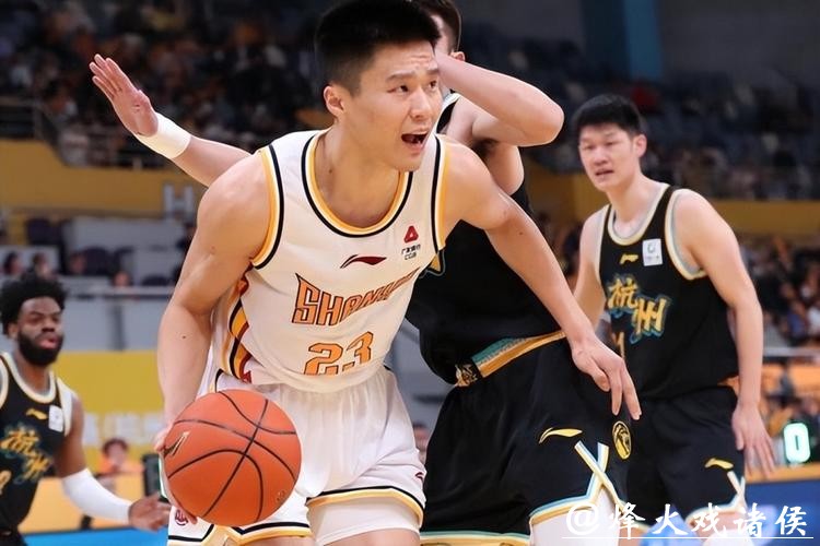 贾诚20分摩尔特里27+14 山东胜同曦锁定季后赛