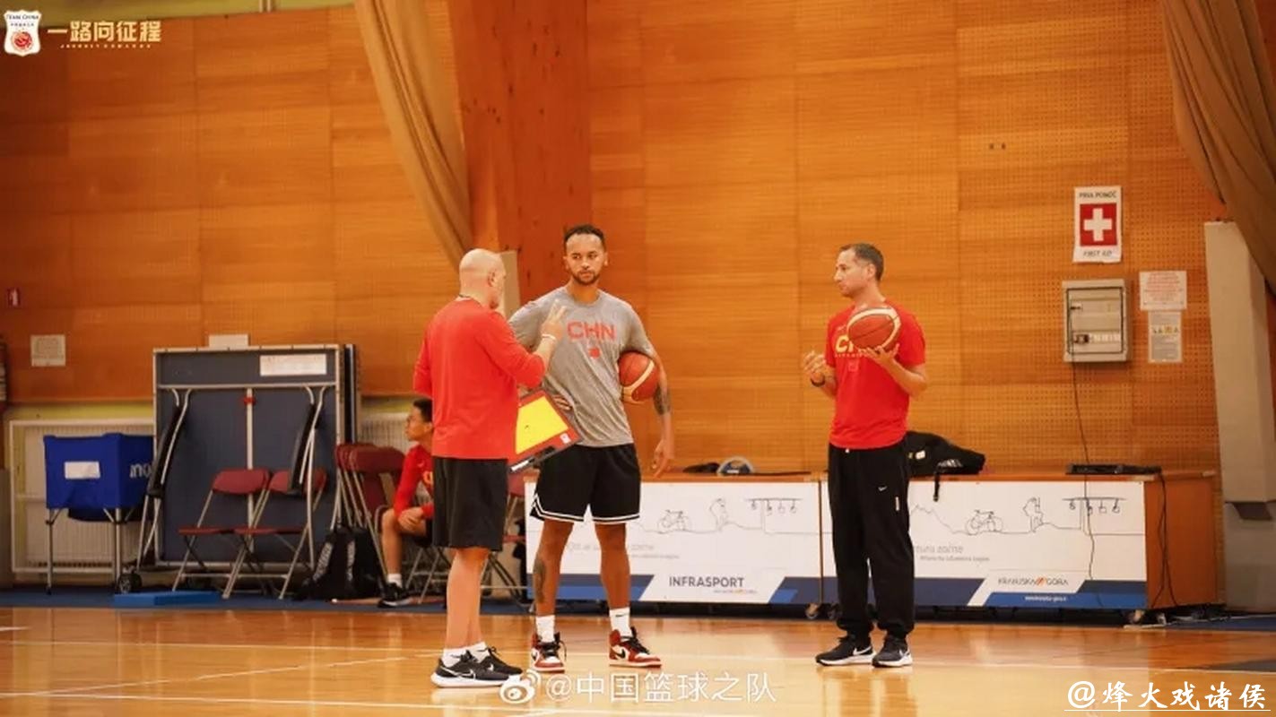 强将归队 李凯尔赴欧与中国男篮会合