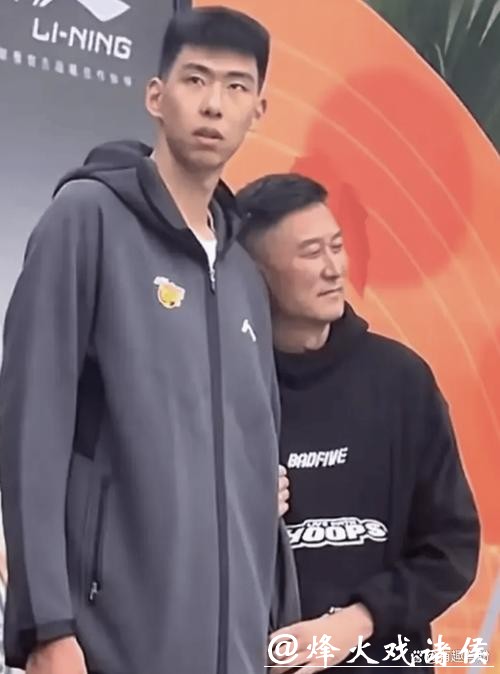 广东男篮五连胜稳如老狗,广州队第二节反扑却被打懵,实力差距藏不住,徐昕被杜锋点名送大礼包,师徒情深成最暖看点 广东男篮五连胜稳如老狗,广州队第二节反扑却被打懵,实力差距藏不住,徐昕被杜锋点名送大礼包,师徒情深成最暖看点